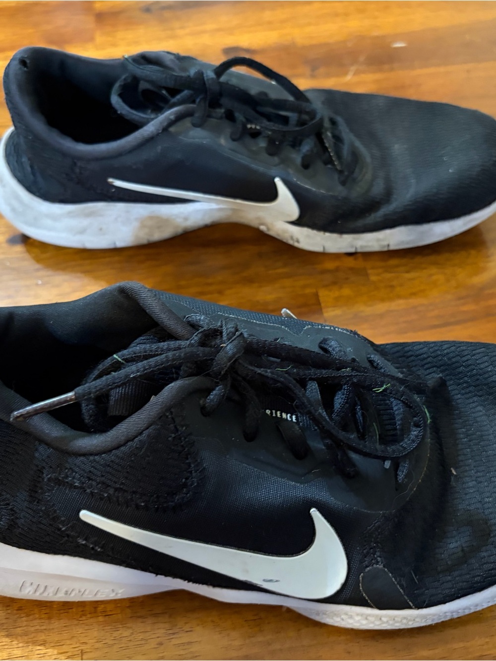 Nike Black and White Women’s Athletic Sneakers. Size 7. - Picture 5 of 7